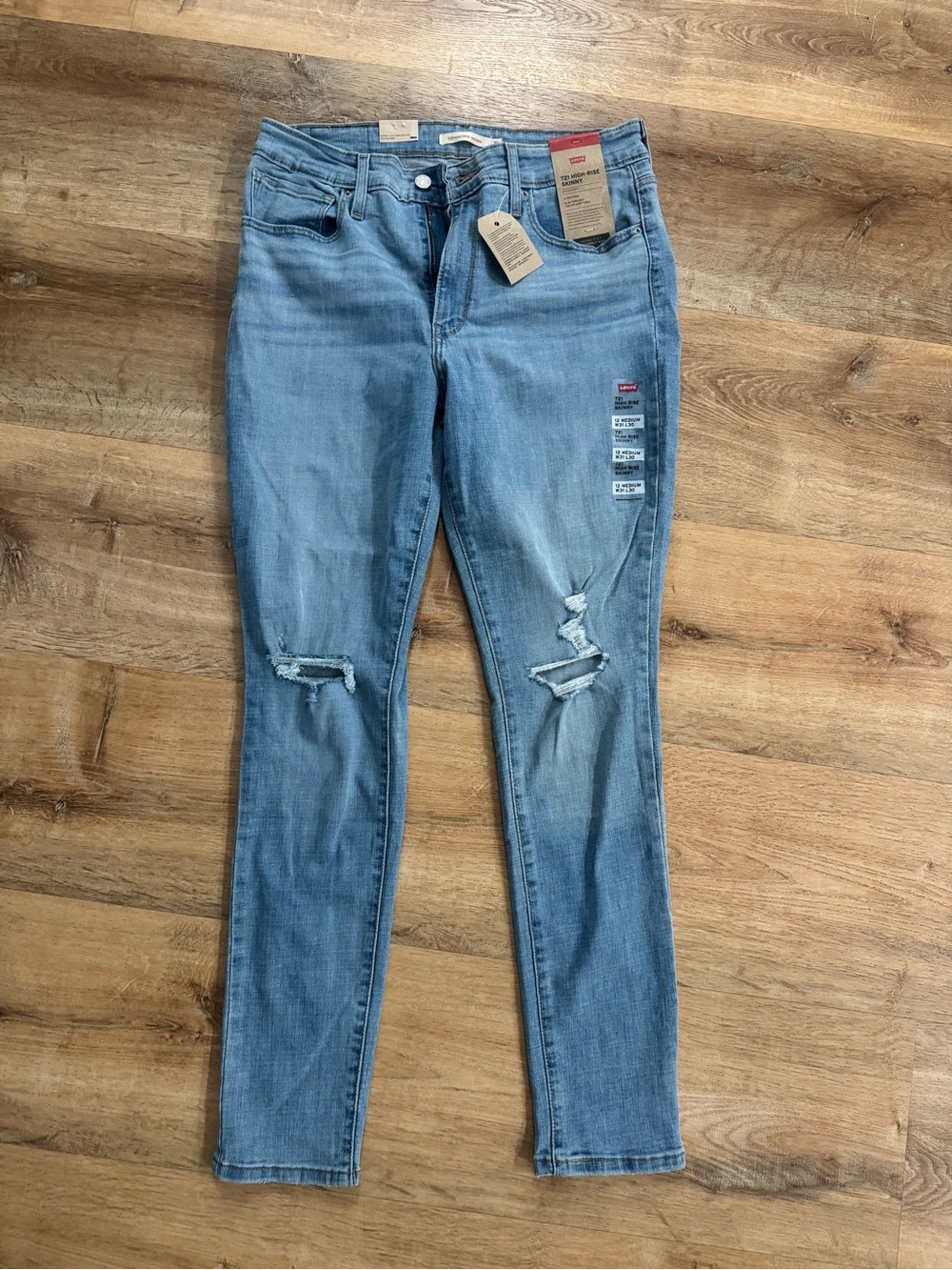 NWT Levi's Women's Light Blue Distressed Skinny Jeans